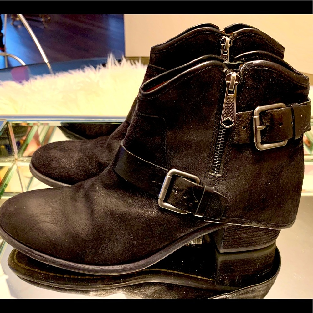 Donald J Pliner Dalis Hooded Booties